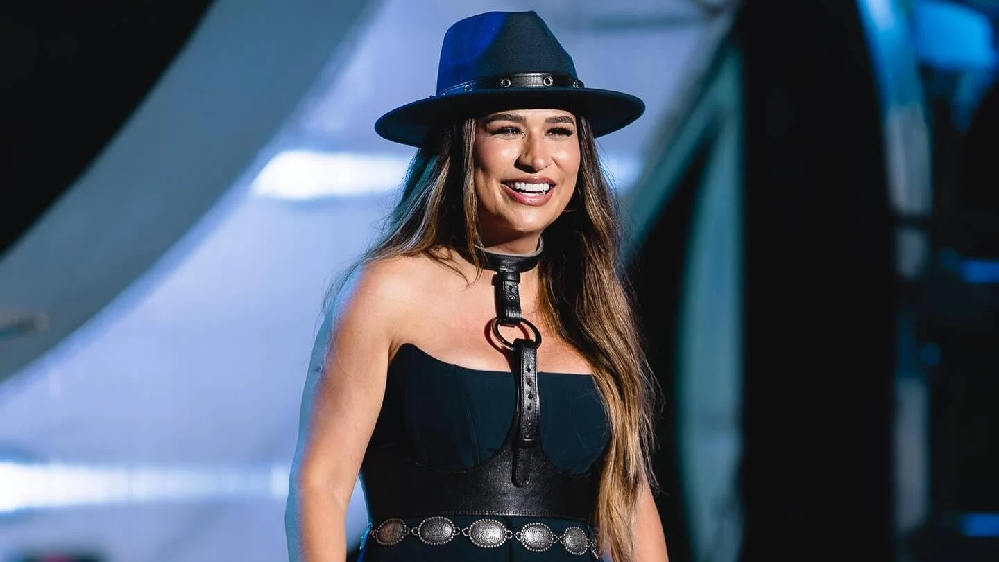 Macaé celebra 212 anos com desfile cívico e show de Simone Mendes