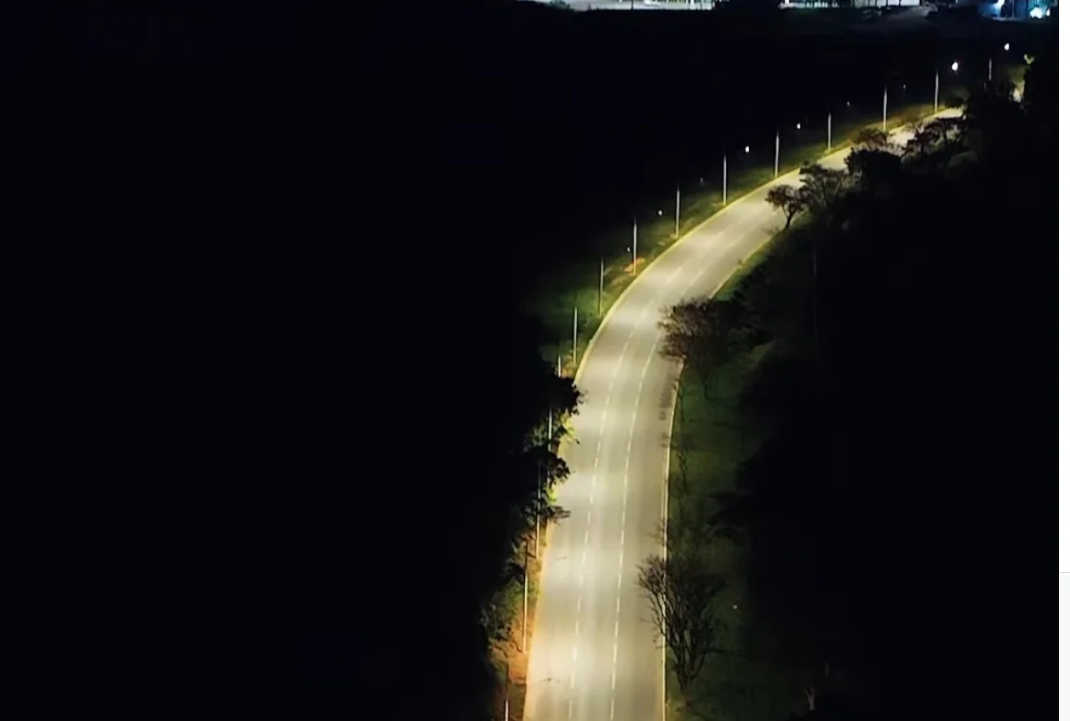 Nova iluminação transforma trecho da Rodovia Amaral Peixoto
