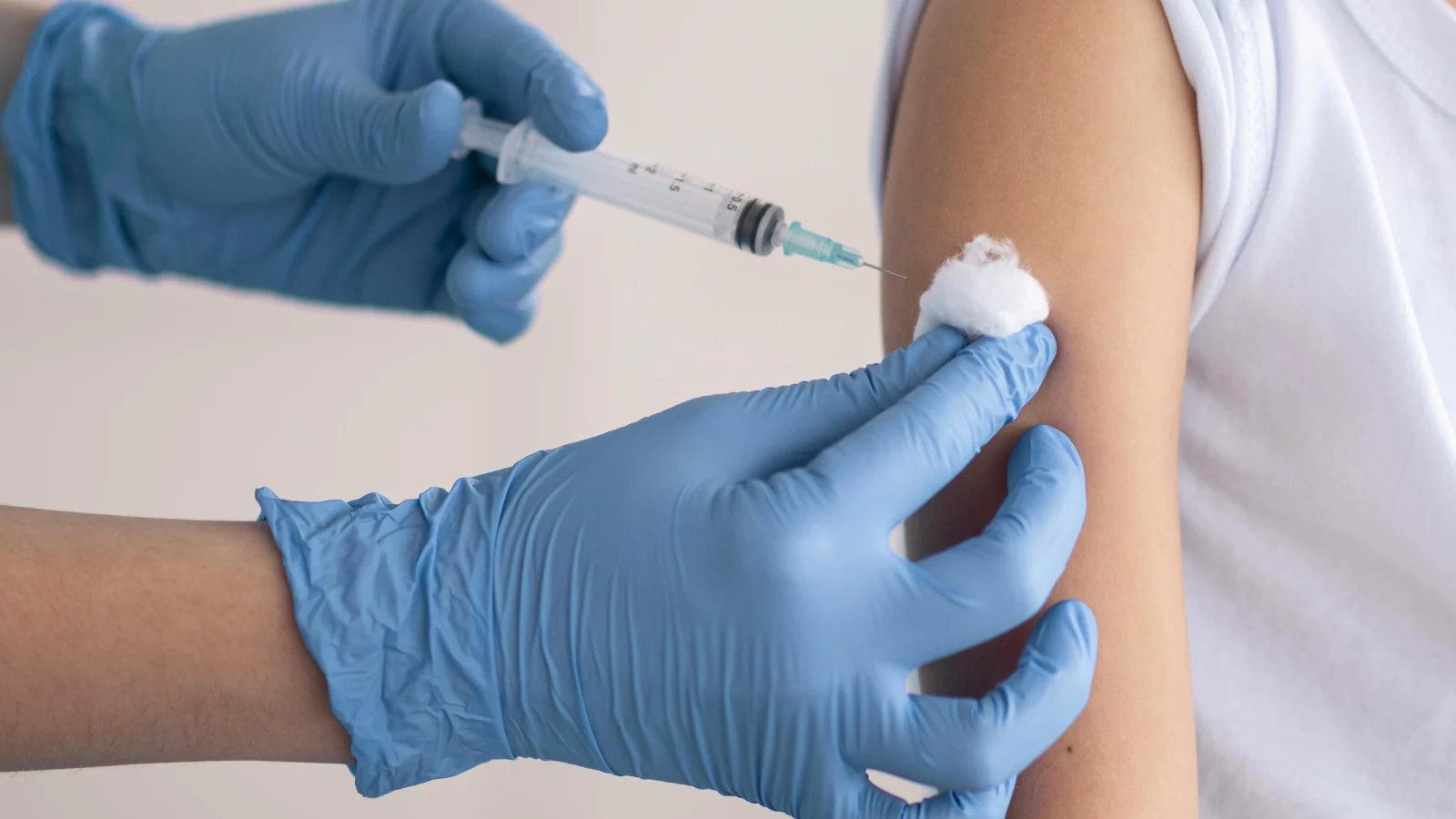 Macaé convoca jovens de 15 a 19 anos para vacinação contra o HPV