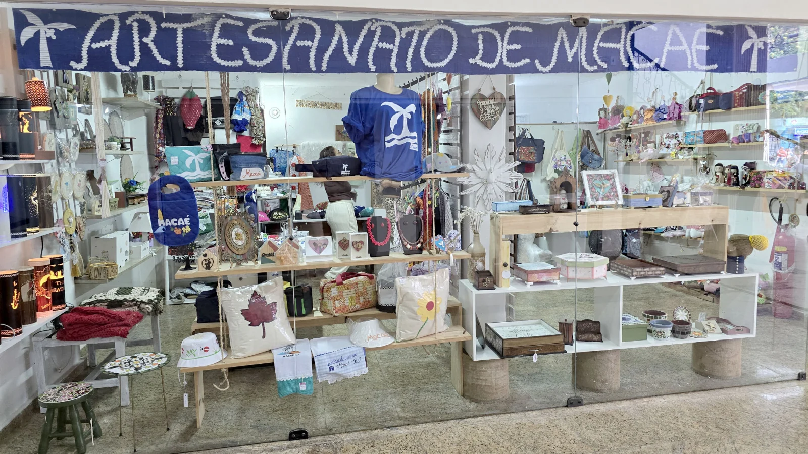 Compras de Natal em Macaé: Feirinha de Artesanato no Teatro Municipal terá edições especiais em dezembro e promete movimentar a economia criativa local
